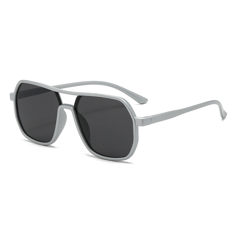 Dame trendy oversized solbriller i moderne design Skanto
