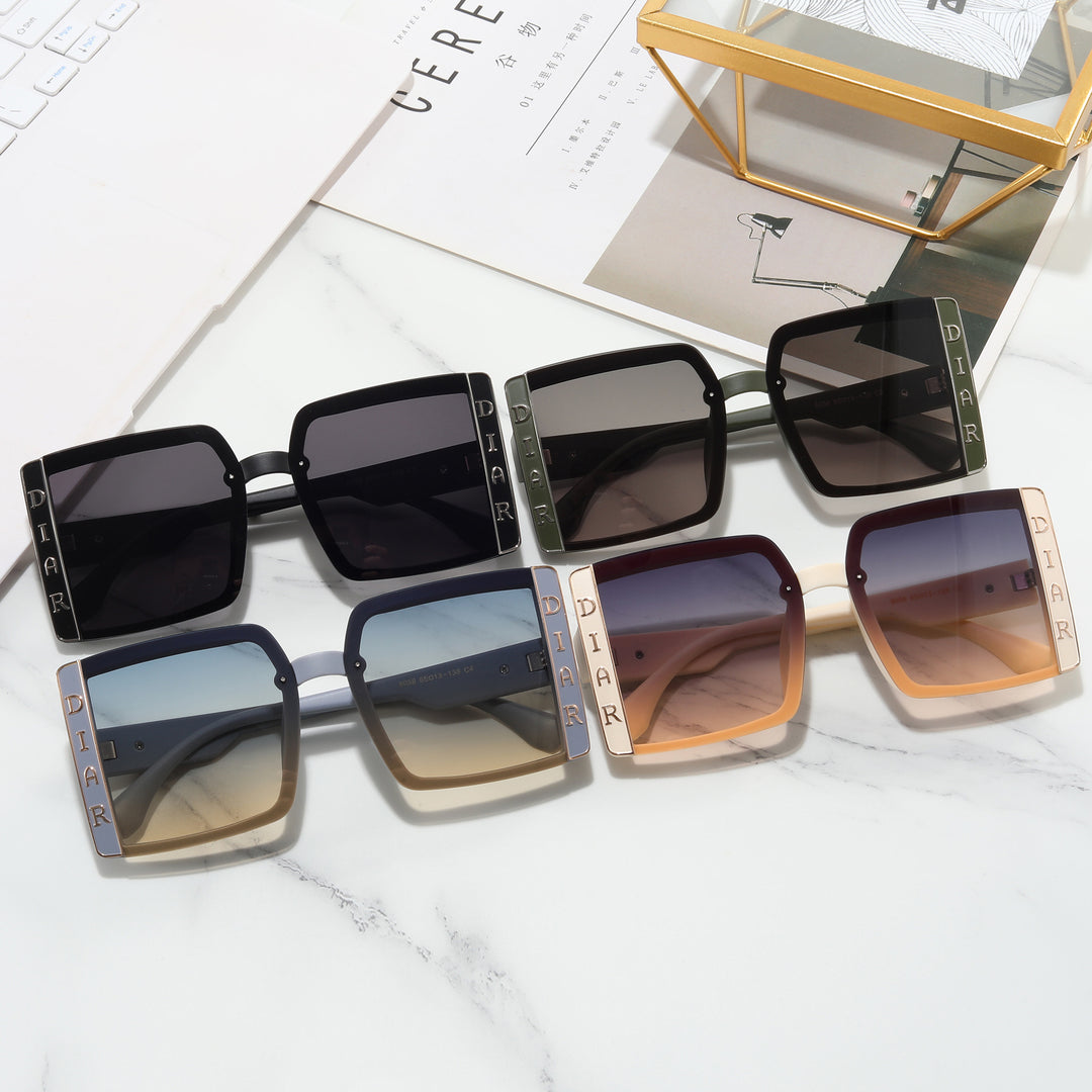 Dame solbrille i moderne kvadratisk design Skanto
