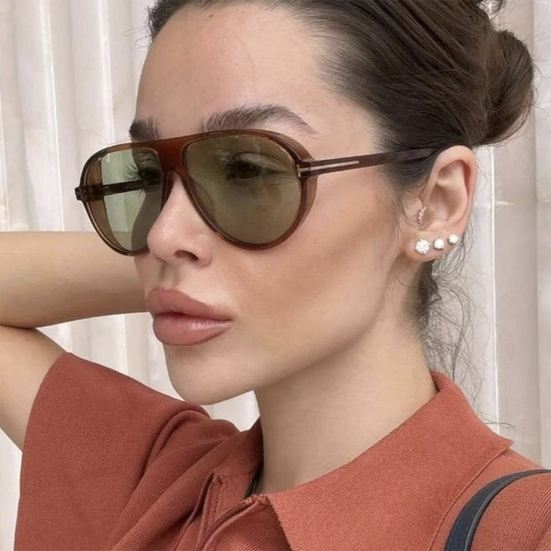 Women's stylish sunglasses in aerodynamic design Skanto