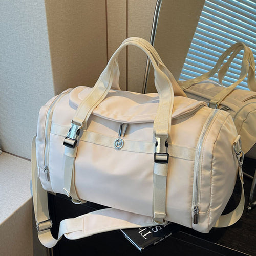 Sporty bag with multiple compartments and sturdy design Skanto