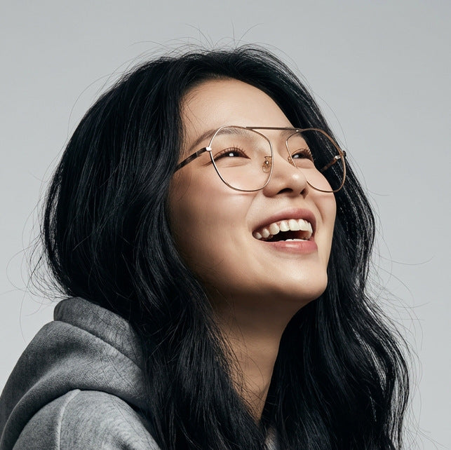 Dame geometrisk solbrille med luksuriøs metallramme Skanto