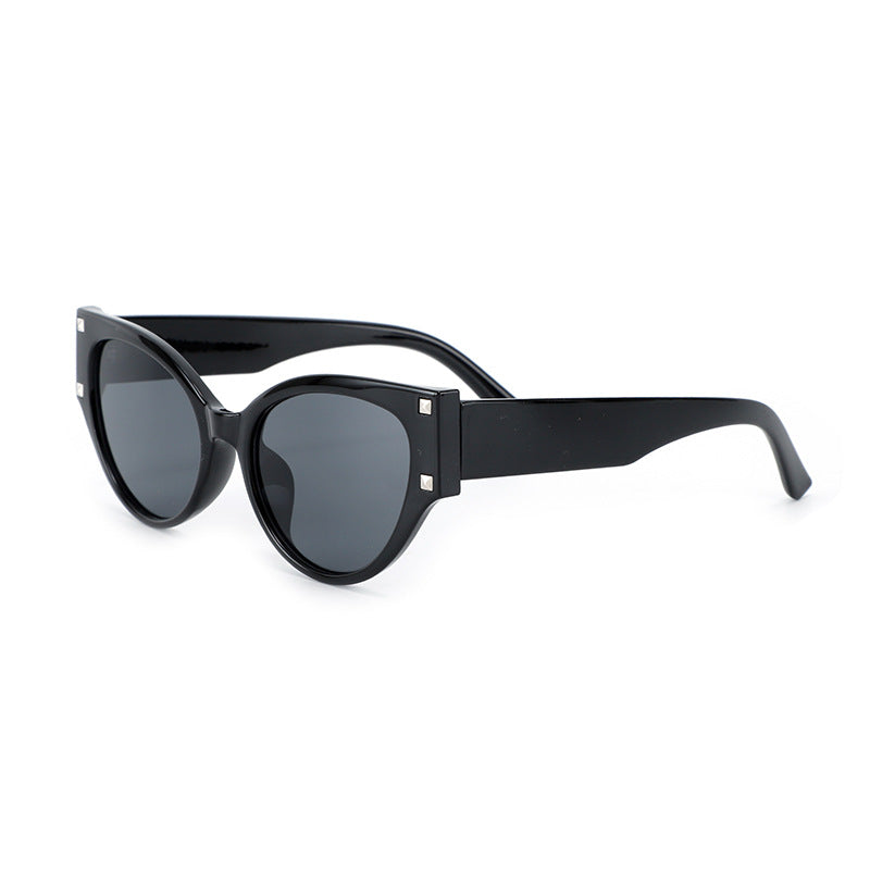 Dame trendy Cat-Eye solbriller med glamorøse aksenter Skanto