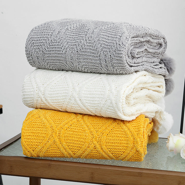 Dame strikket teppe med dekorative pom poms Skanto