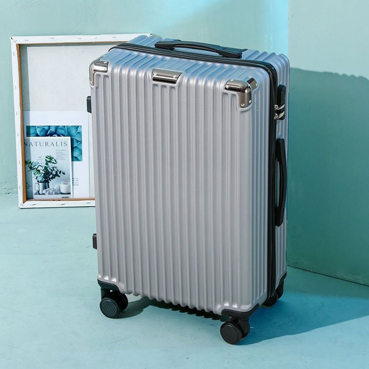 Hardshel suitcase with robust wheel system Skanto
