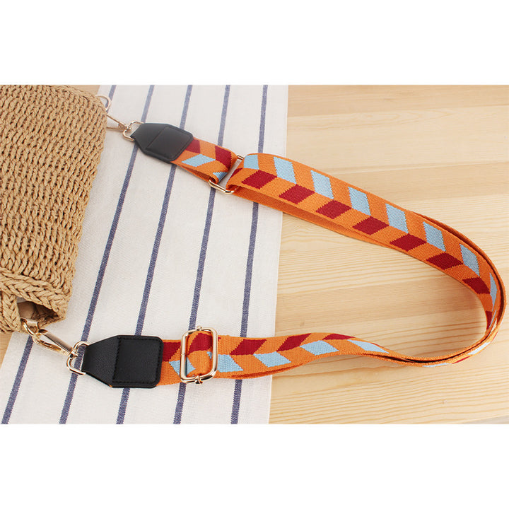 Shoulder bag made of hand-knotted natural material with decorative macrame Skanto