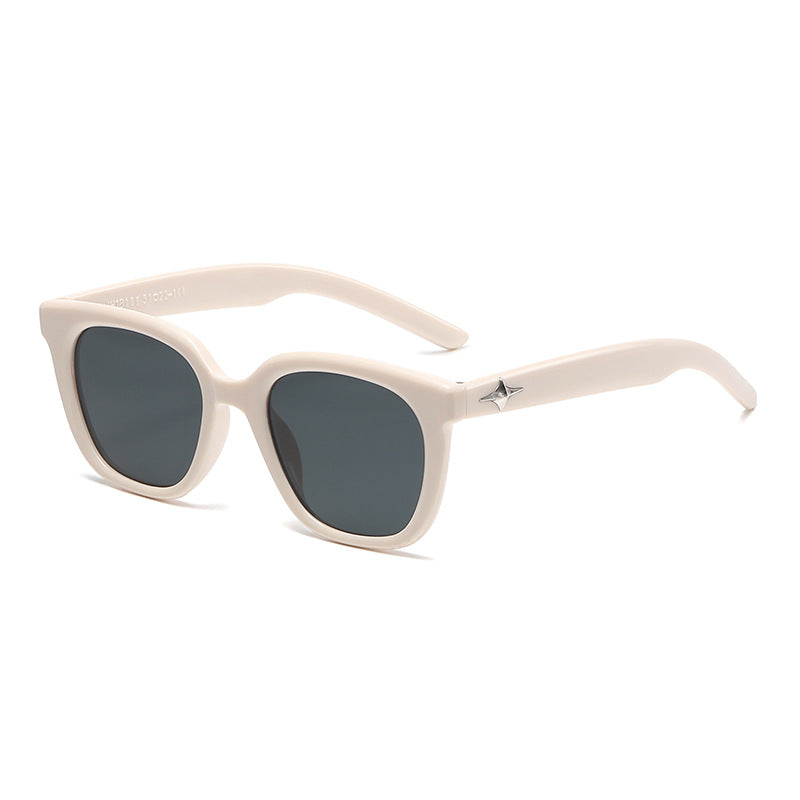 Dame moderne firkantet solbrille med stilfull ramme Skanto