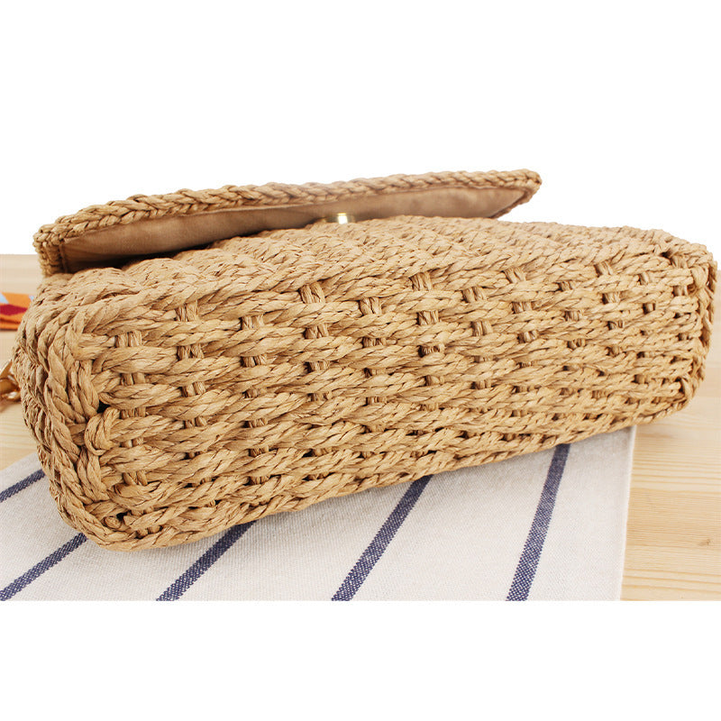 Shoulder bag made of hand-knotted natural material with decorative macrame Skanto