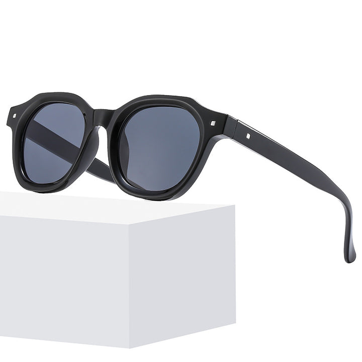 Dame moderne retro-solbriller med unik design Skanto