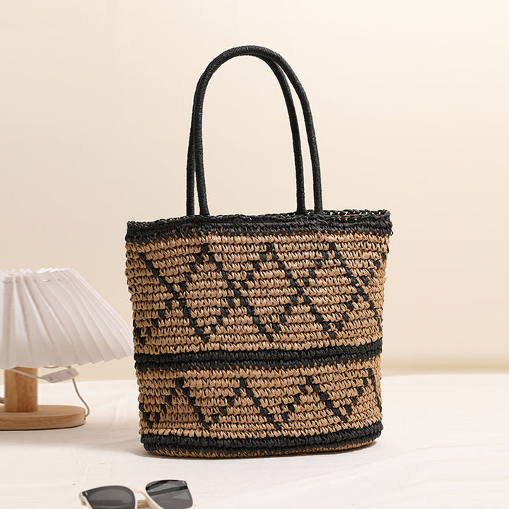 Handmade straw basket with geometric pattern Skanto