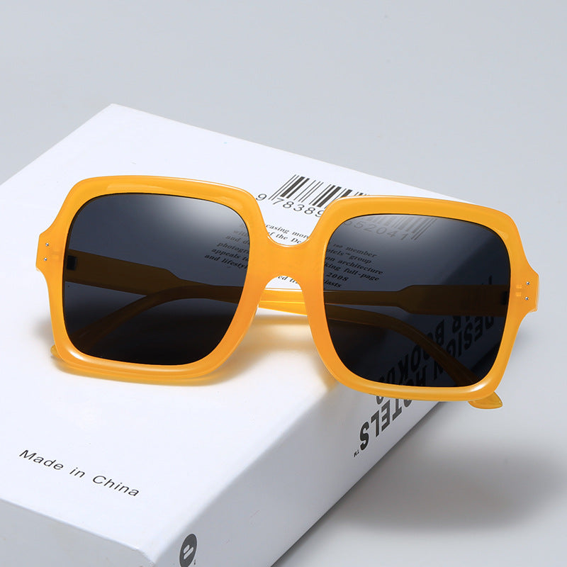 Dame moteriktig oversized solbrille med moderne design Skanto