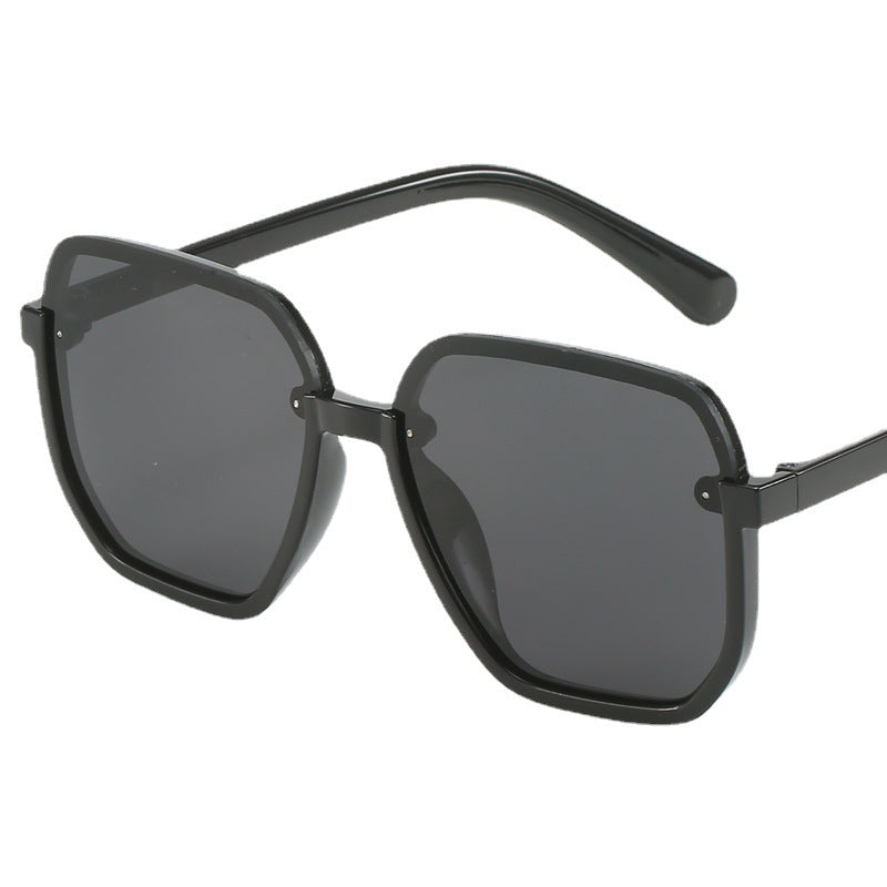 Dame geometrisk solbrille i moderne design Skanto