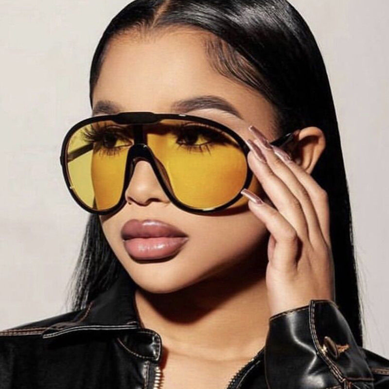 Dame futuristisk gjennomsiktig solbrille med elegant form Skanto