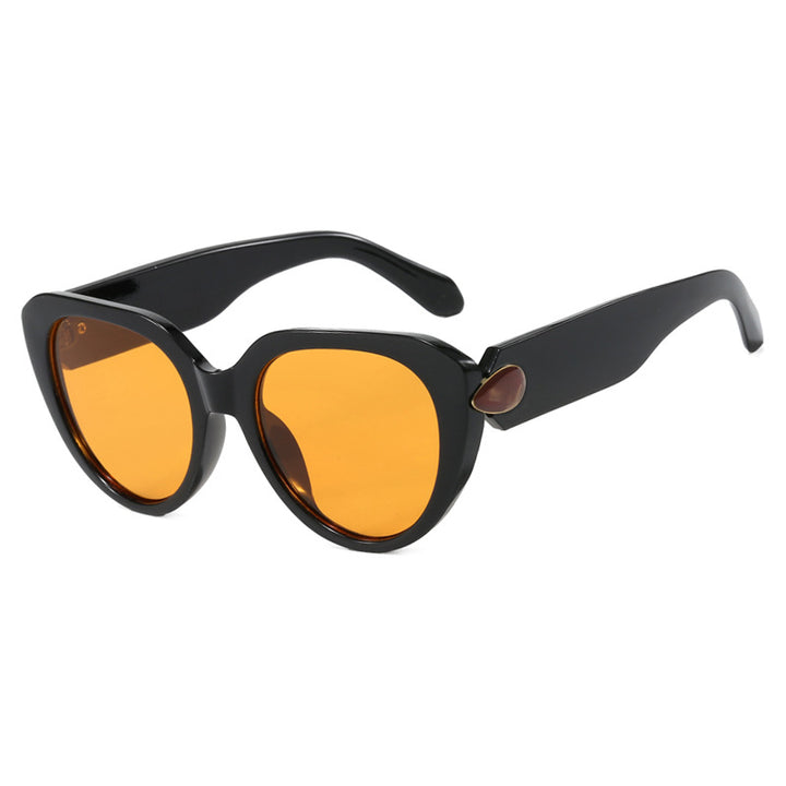 Women's Cat-Eye Sunglasses with Eye-Catching Design and Protective UV Filter Skanto
