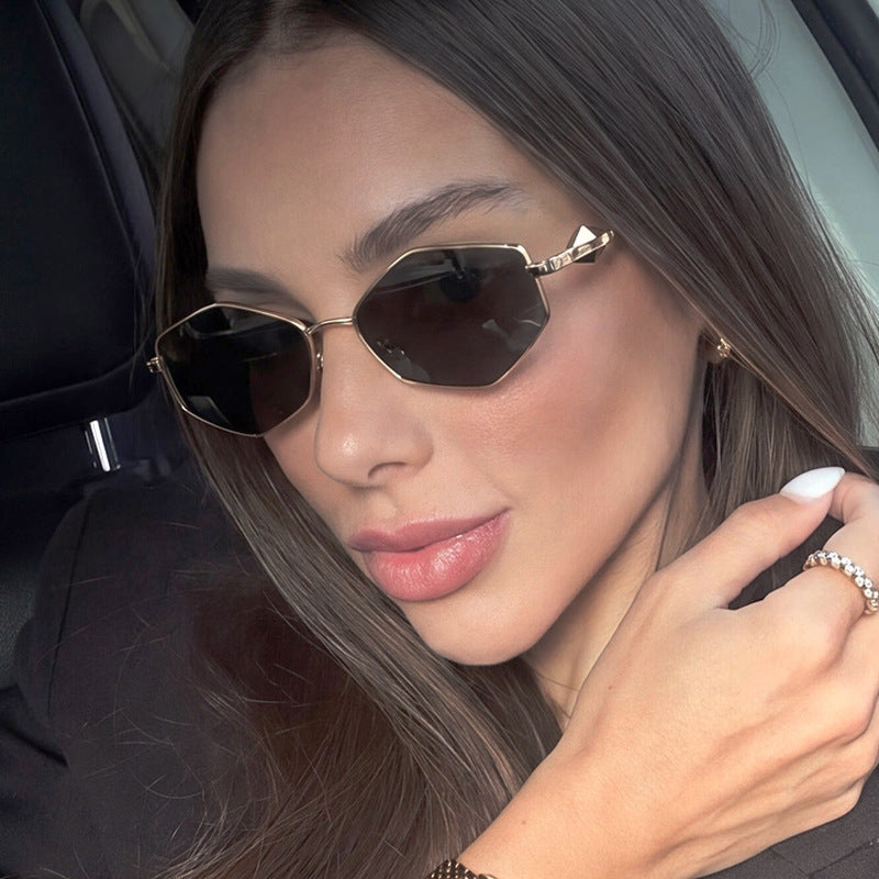 Women's geometric sunglasses with protective UV filter and high-end metal frame Skanto