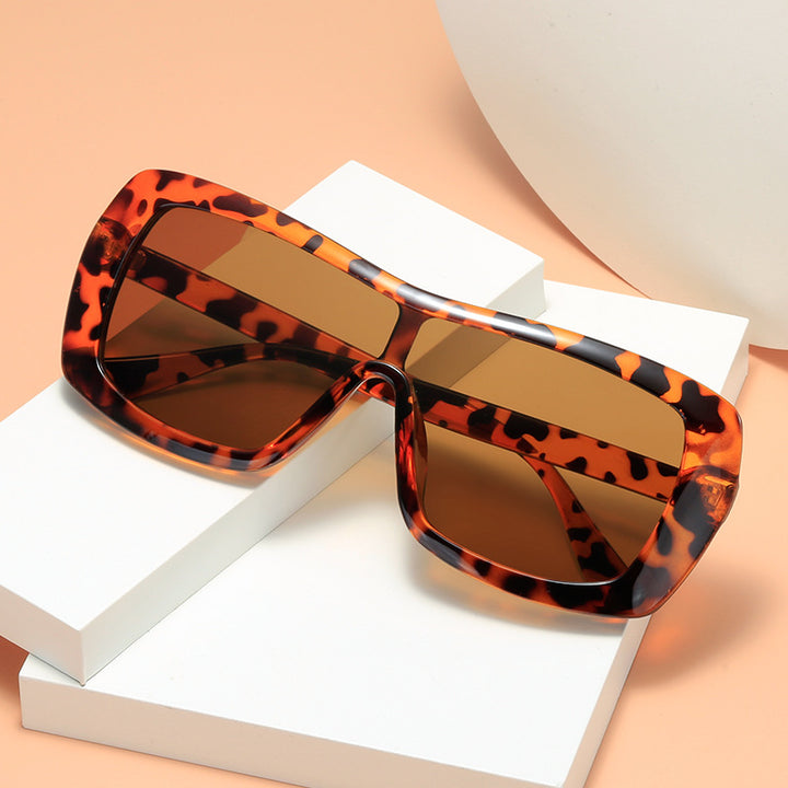 Dame stilige oversized solbriller i futuristisk design Skanto