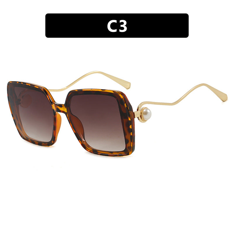 Women's trendy square glasses with elegant metal frame and unique accents Skanto