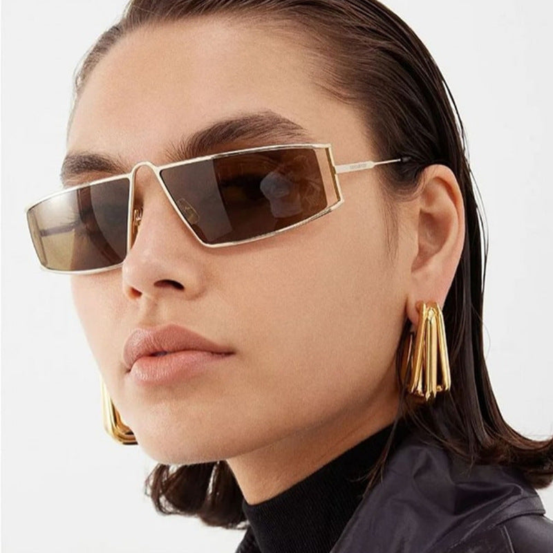 Women's trendy sunglasses in futuristic design with square lenses Skanto