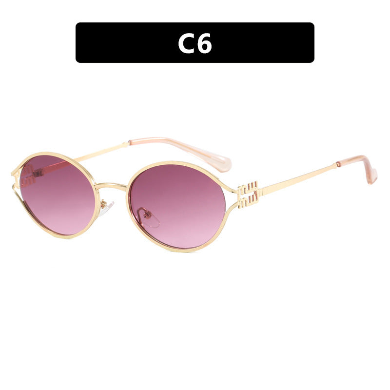 Dame ovalformet solbrille med elegant metallramme og moderne design Skanto