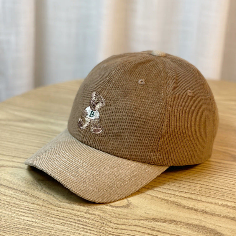 Kvinnens kordfløyels baseball cap med teddy-bjørn broderi Skanto