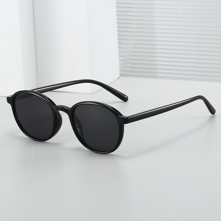 Dame moteriktig solbrille i klassisk ovaldesign Skanto
