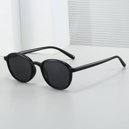 Dame moteriktig solbrille i klassisk ovaldesign Skanto