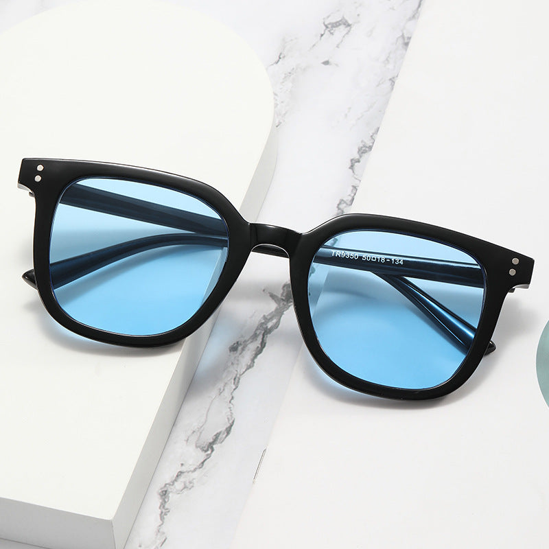 Dame kvadratisk designerbrille med tykk ramme og elegant profil Skanto
