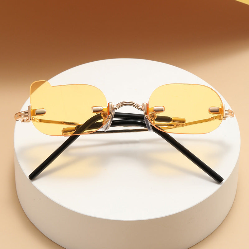 Damer eksklusiv modisk solbrille med glinsende metallramme Skanto