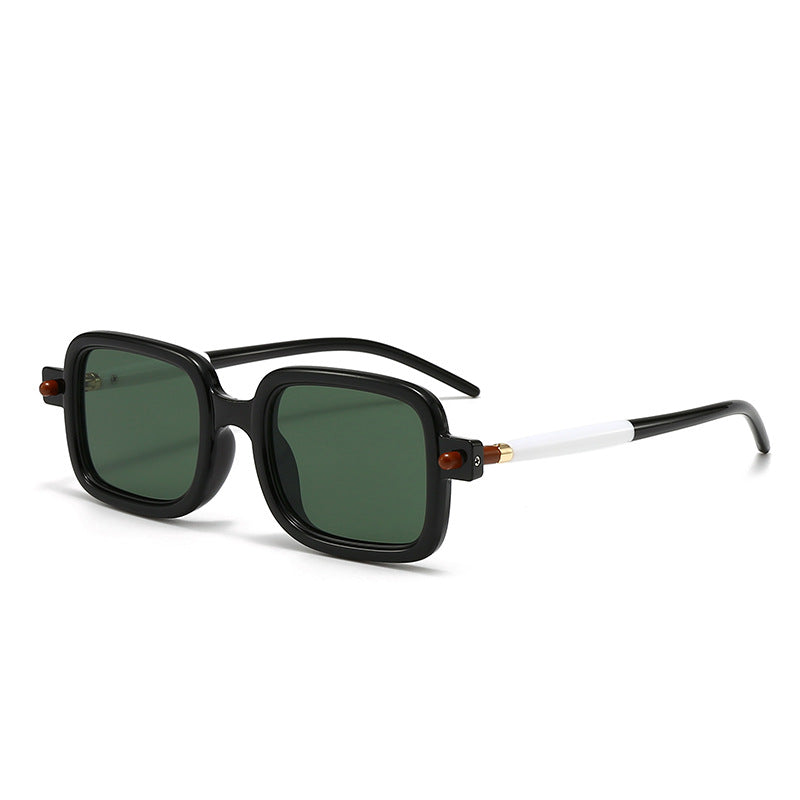 Dame moteriktig kvadratisk brille med stilige detaljer Skanto