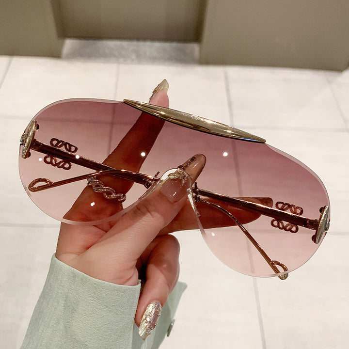 Damer elegant oversized solbriller med stilfull transparent ramme Skanto