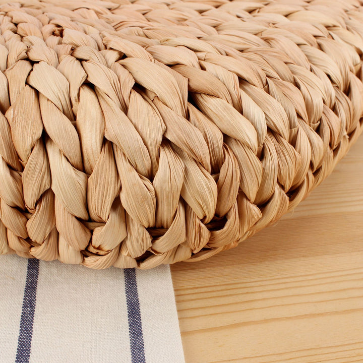 Woven natural material handbag with elegant round handle Skanto