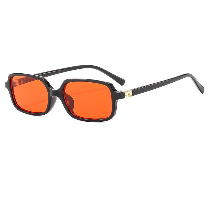 Dame moteriktig lesebrille i moderne kvadratisk design Skanto