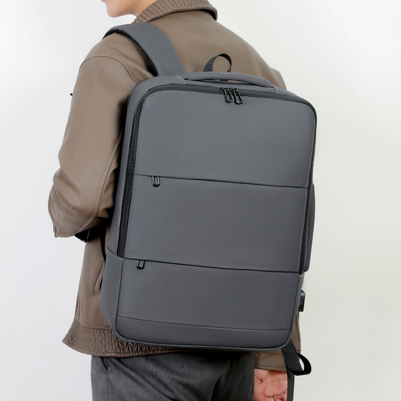 Moderne laptopryggsekk med praktisk usb-tilkobling og innovativt fagssystem Skanto