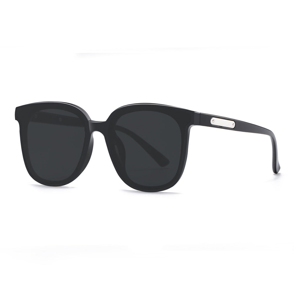 Dame Moda firkantet solbrille med robust ramme og UV-beskyttelse Skanto