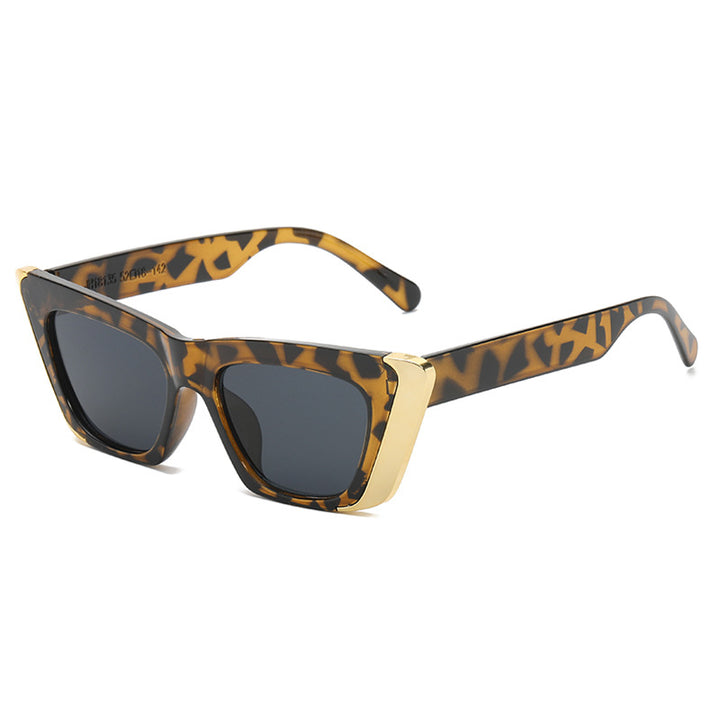 Dame moteriktig solbrille med firkantet ramme og luksuriøst fôr Skanto