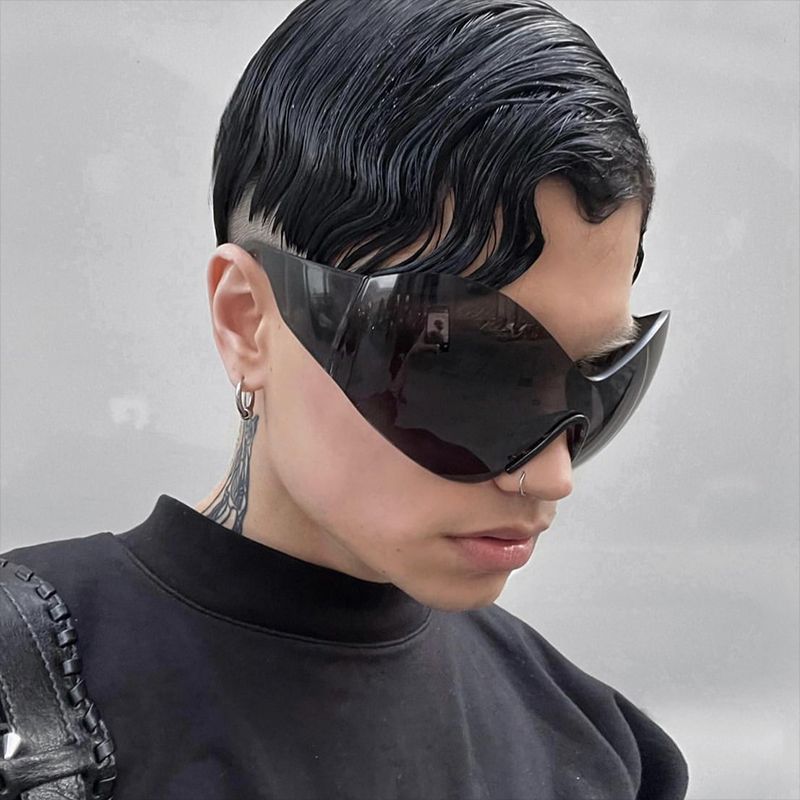 Dame visir-lignende solbriller med innovativt beskyttelsesdesign Skanto