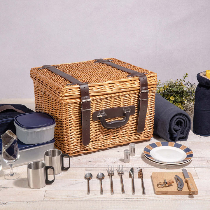 Kvinne Luksus Piknikkurv med Omfattende Utstyr Skanto