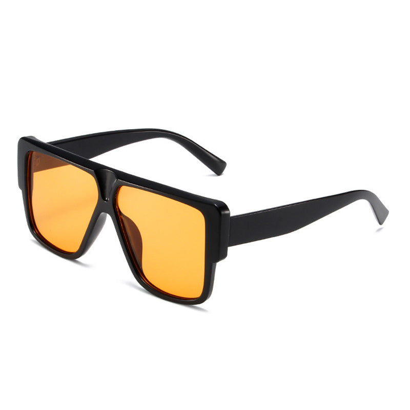 Dame firkantet solbrille med markant ram Skanto