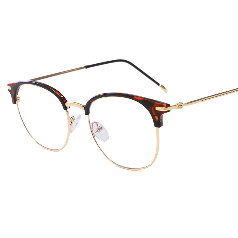 Damer moteriktig cat-eye brille med filigran metallramme Skanto