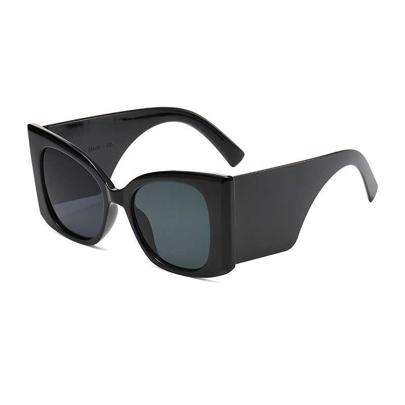 Dame moteriktig oversized solbrille med glamorøst design Skanto