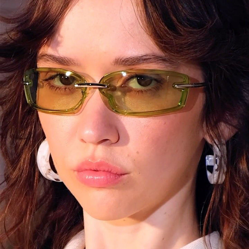 Women's trendy sunglasses with modern design and UV protection Skanto