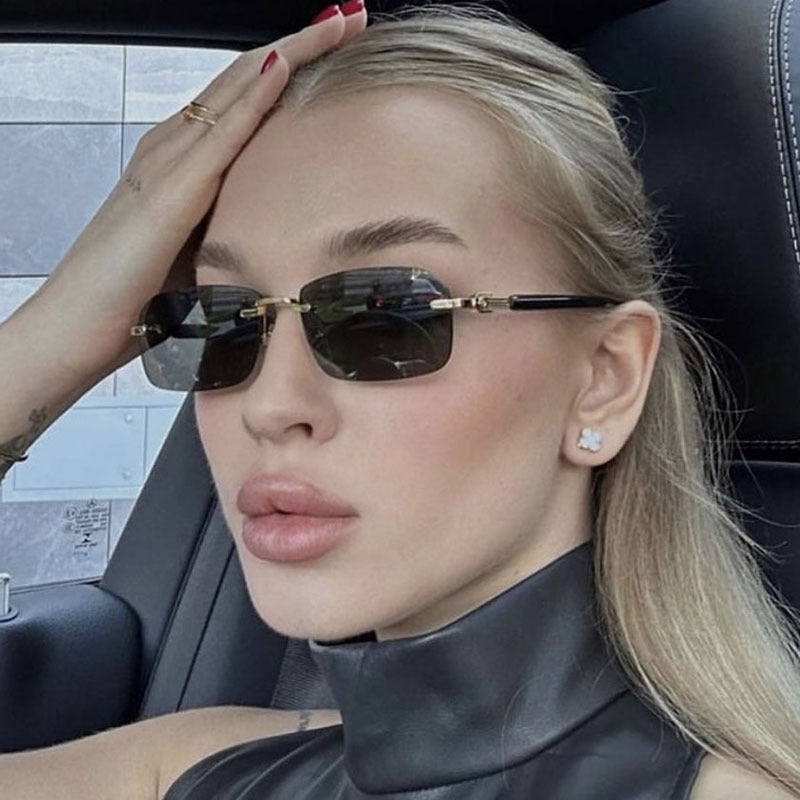 Women's sunglasses with elegant metal frame and stylish wood details Skanto