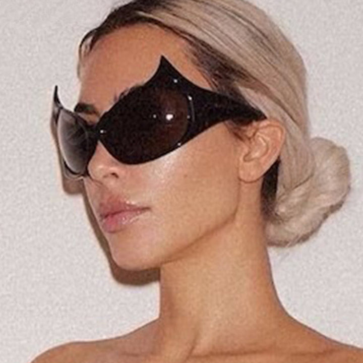 Damer futuristiske solbriller med stilrent design og beskyttende UV-filter Skanto