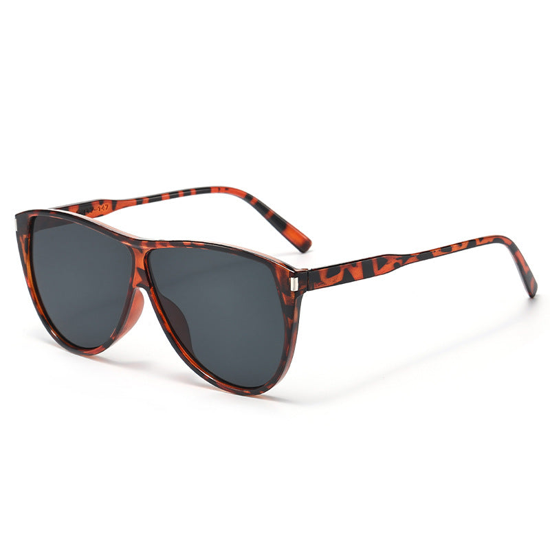 Women's Modern Cat-Eye Sunglasses with Protective UV Filter and Style Frame Skanto