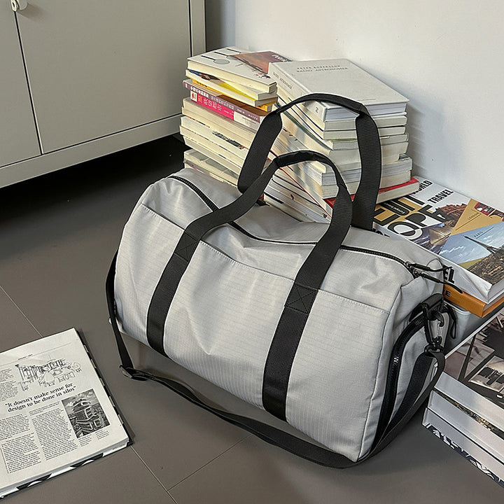 Sporty reise bag med forsterket bæresystem og sikkert innvendig rom Skanto