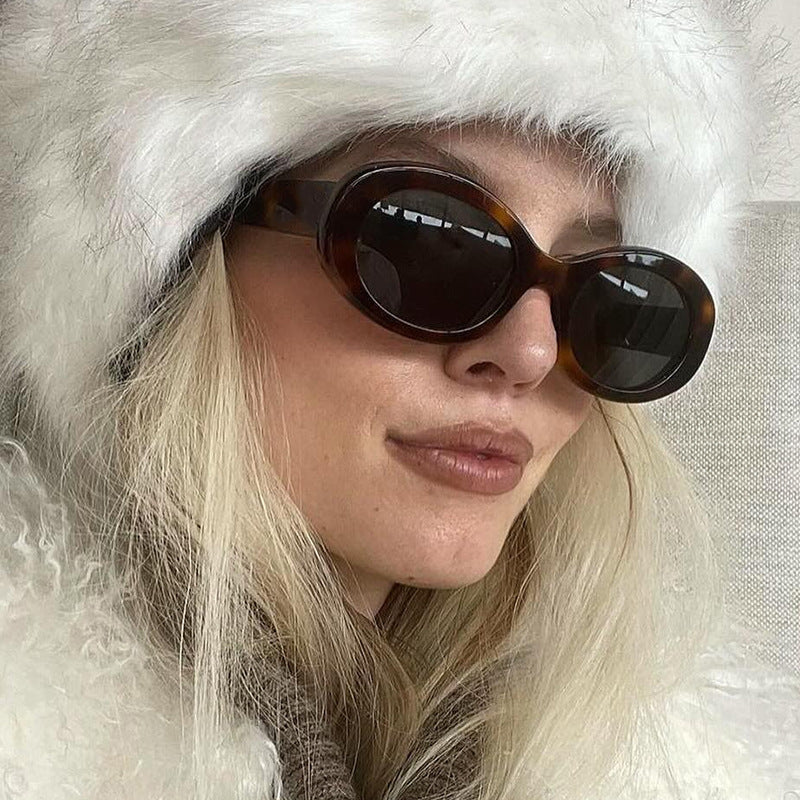 Women's round sunglasses with elegant plastic frame and UV protection Skanto