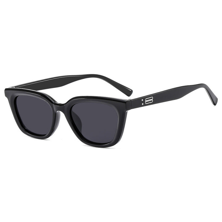 Dame Cat-Eye solbriller med moderne, lett bøyd ramme Skanto