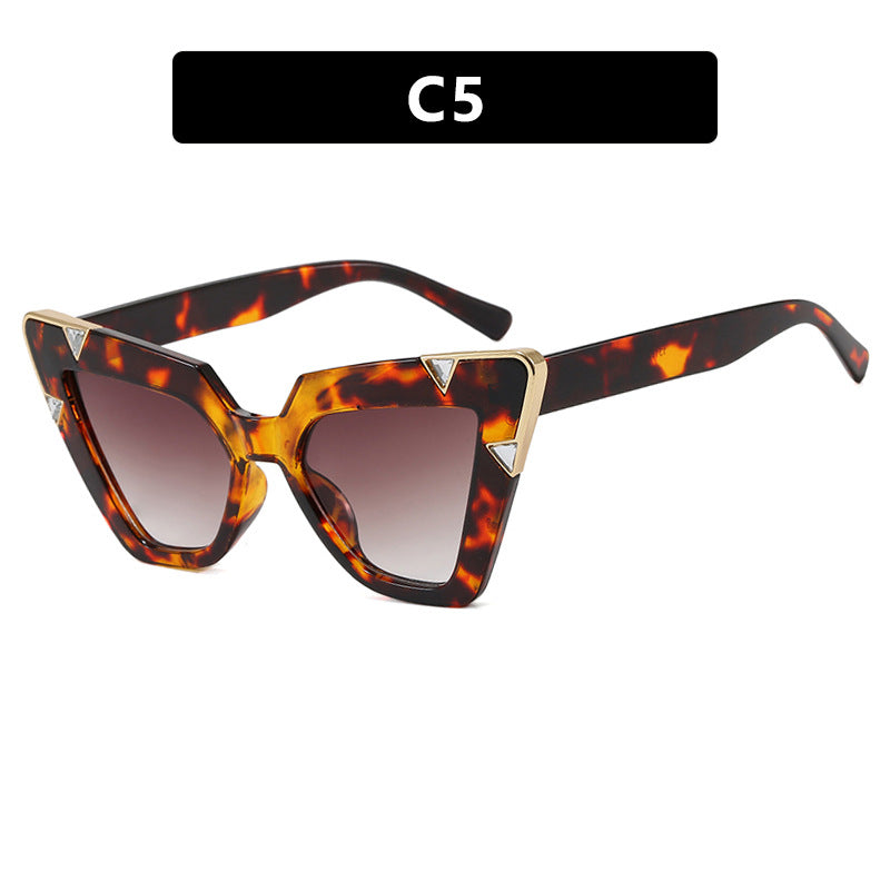 Women's Cat-Eye Sunglasses with Luxurious Motif and Protective UV Filter Skanto
