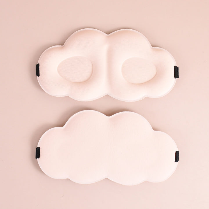 Dame med søte sky søvnmaske laget av minneskum med ergonomisk polstring og justerbart elastisk bånd Skanto