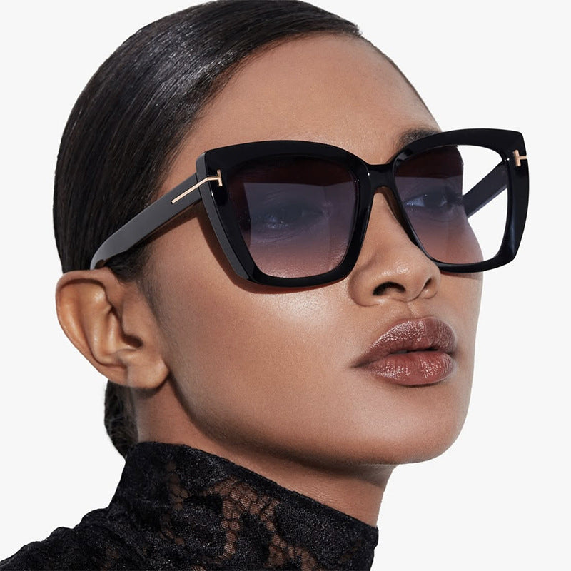 Women's large sunglasses in modern design with trendy tortoise pattern Skanto