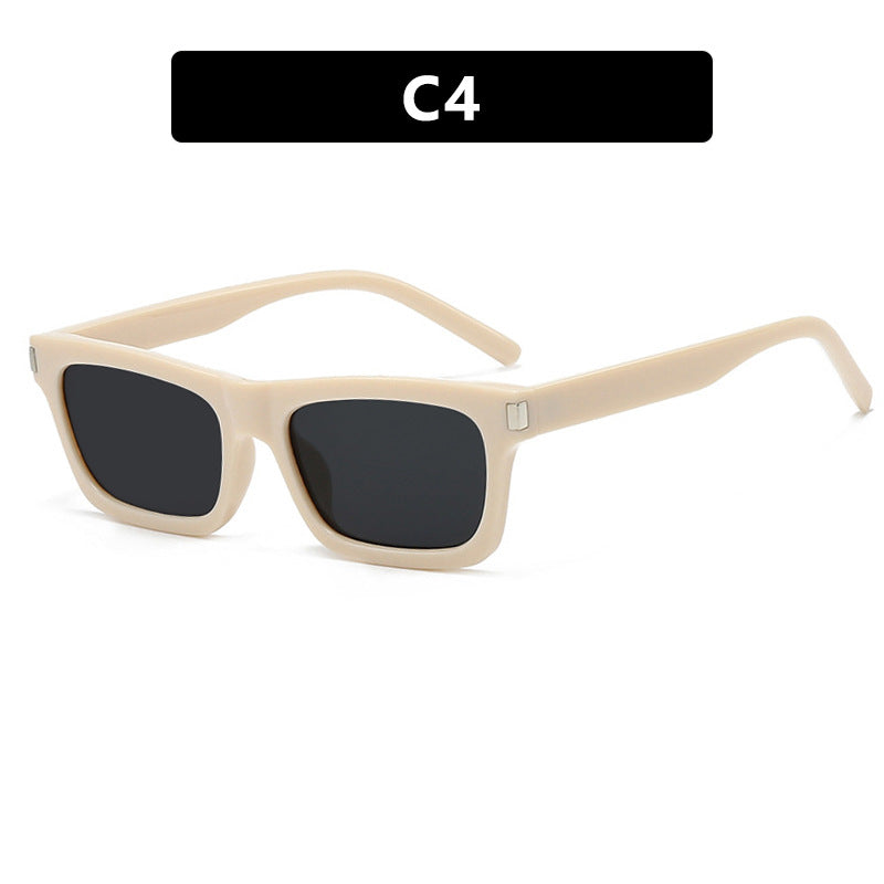 Dame kvadratisk solbrille med transparente linser og stillegant design Skanto